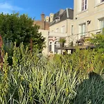 Au Jardin Des Deux Ponts Bed & Breakfast 3*