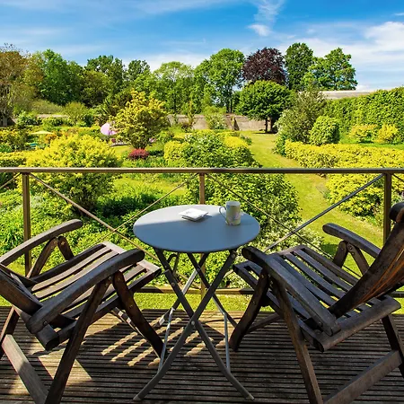 Au Jardin Des Deux Ponts Bed & Breakfast 3*