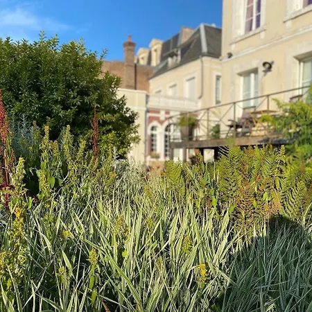 Au Jardin Des Deux Ponts Bed & Breakfast 3*