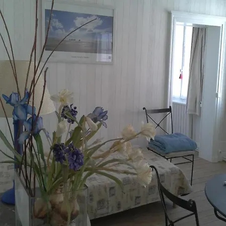 Au Jardin Des Deux Ponts Couette-café 3*