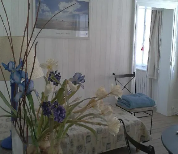 Au Jardin Des Deux Ponts Couette-café 3*